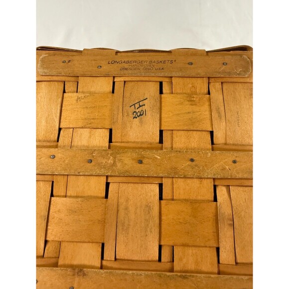 2001 Longaberger Small Picnic Basket w/Lid & Protector Handwoven USA - Picture 3 of 3